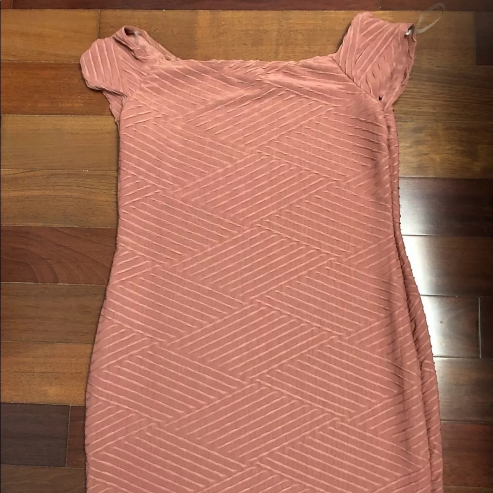 Brat Star bodycon off shoulder dress Mauve Pink